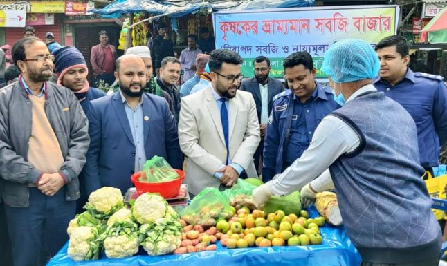 ভ্রাম্যমাণ সবজি বাজারের শুভ উদ্বোধন